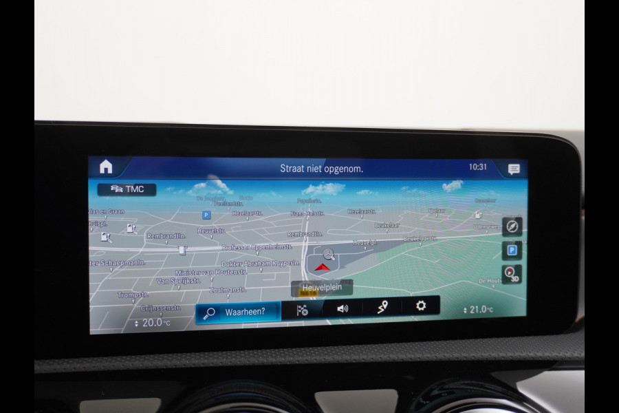 Mercedes-Benz A-Klasse 250e AMG // Panoramadak // Memory // Trekhaak // Keyless // Carplay // Sfeerverlichting // MultiBeam LED // Night Pakket // Augm