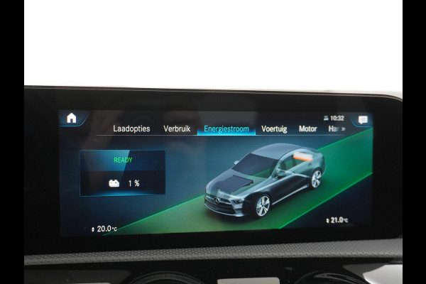 Mercedes-Benz A-Klasse 250e AMG // Panoramadak // Memory // Trekhaak // Keyless // Carplay // Sfeerverlichting // MultiBeam LED // Night Pakket // Augm