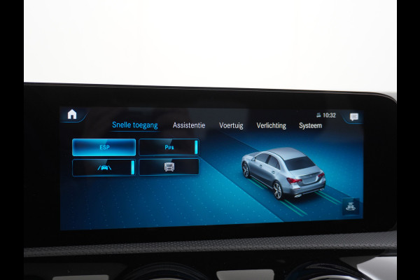 Mercedes-Benz A-Klasse 250e AMG // Panoramadak // Memory // Trekhaak // Keyless // Carplay // Sfeerverlichting // MultiBeam LED // Night Pakket // Augm