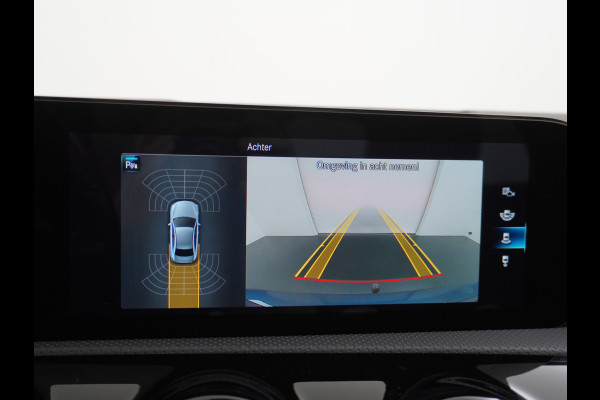 Mercedes-Benz A-Klasse 250e AMG // Panoramadak // Memory // Trekhaak // Keyless // Carplay // Sfeerverlichting // MultiBeam LED // Night Pakket // Augm