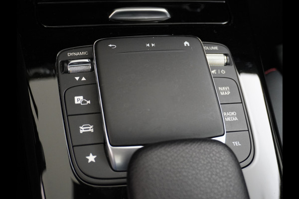 Mercedes-Benz A-Klasse 250e AMG // Panoramadak // Memory // Trekhaak // Keyless // Carplay // Sfeerverlichting // MultiBeam LED // Night Pakket // Augm