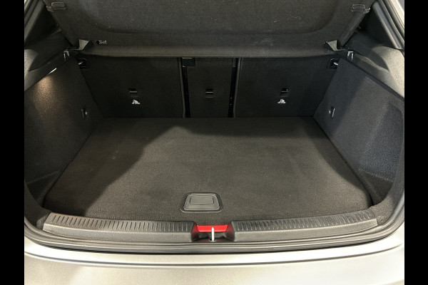 Mercedes-Benz A-Klasse 250e AMG// Panoramadak // Memory // MultiBeam LED // Keyless // Magno Grijs // Augmented