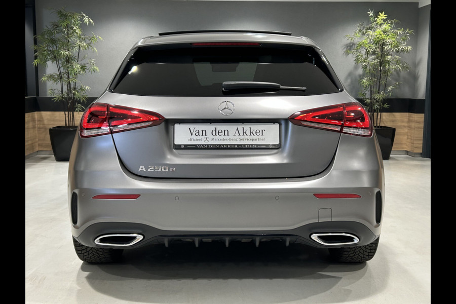 Mercedes-Benz A-Klasse 250e AMG// Panoramadak // Memory // MultiBeam LED // Keyless // Magno Grijs // Augmented