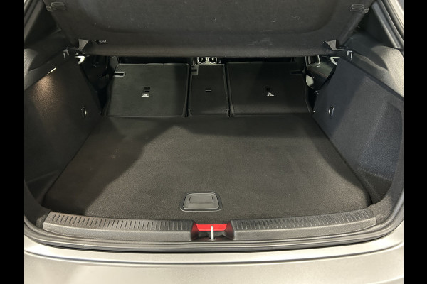Mercedes-Benz A-Klasse 250e AMG// Panoramadak // Memory // MultiBeam LED // Keyless // Magno Grijs // Augmented