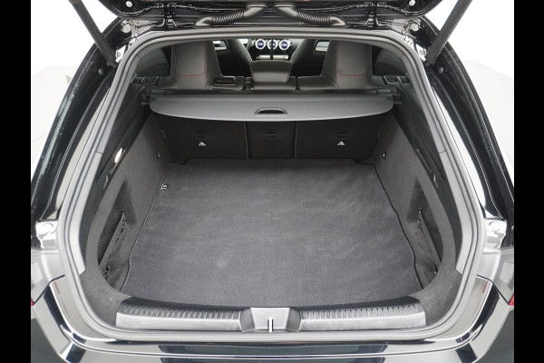 Mercedes-Benz CLA-Klasse Shooting Brake 200 AMG // Panoramadak // Sfeerverlichting // Privacy Glas // 19" Velgen // Carplay // Augmented Reality