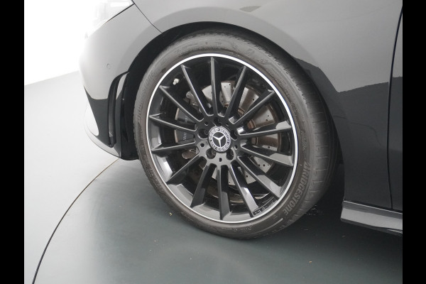 Mercedes-Benz CLA-Klasse Shooting Brake 200 AMG // Panoramadak // Sfeerverlichting // Privacy Glas // 19" Velgen // Carplay // Augmented Reality