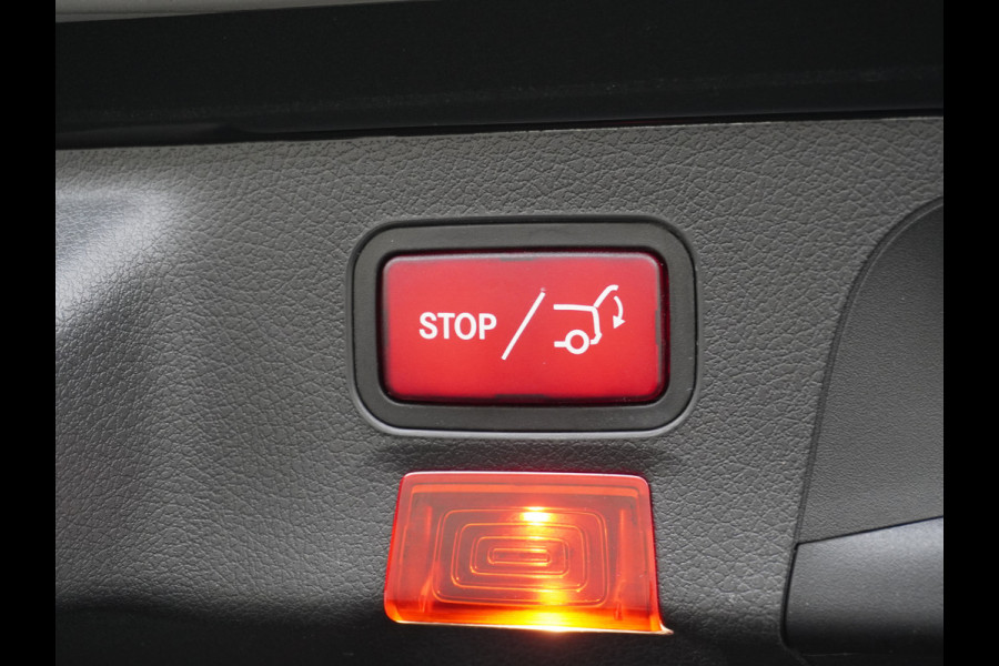 Mercedes-Benz CLA-Klasse Shooting Brake 200 AMG // Panoramadak // Sfeerverlichting // Privacy Glas // 19" Velgen // Carplay // Augmented Reality