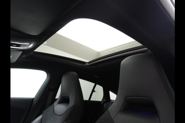 Mercedes-Benz CLA-Klasse Shooting Brake 200 AMG // Panoramadak // Sfeerverlichting // Privacy Glas // 19" Velgen // Carplay // Augmented Reality
