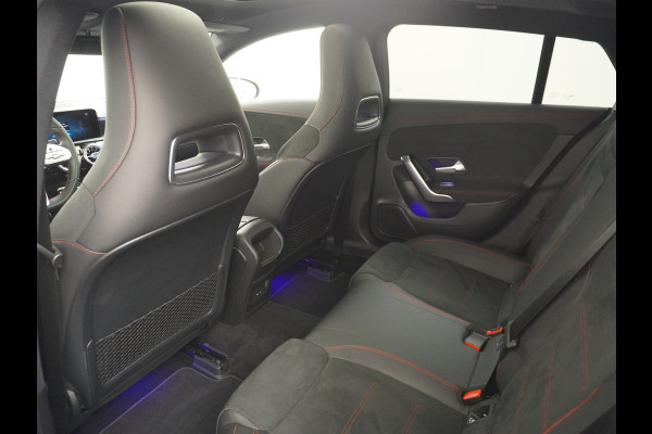 Mercedes-Benz CLA-Klasse Shooting Brake 200 AMG // Panoramadak // Sfeerverlichting // Privacy Glas // 19" Velgen // Carplay // Augmented Reality