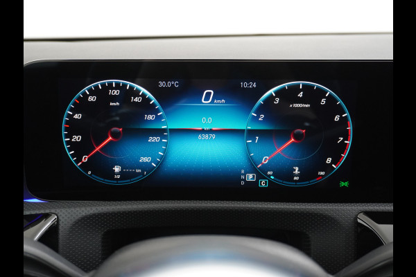 Mercedes-Benz CLA-Klasse Shooting Brake 200 AMG // Panoramadak // Sfeerverlichting // Privacy Glas // 19" Velgen // Carplay // Augmented Reality