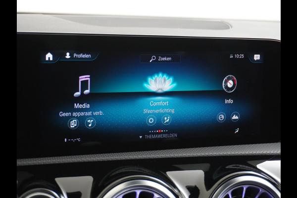 Mercedes-Benz CLA-Klasse Shooting Brake 200 AMG // Panoramadak // Sfeerverlichting // Privacy Glas // 19" Velgen // Carplay // Augmented Reality