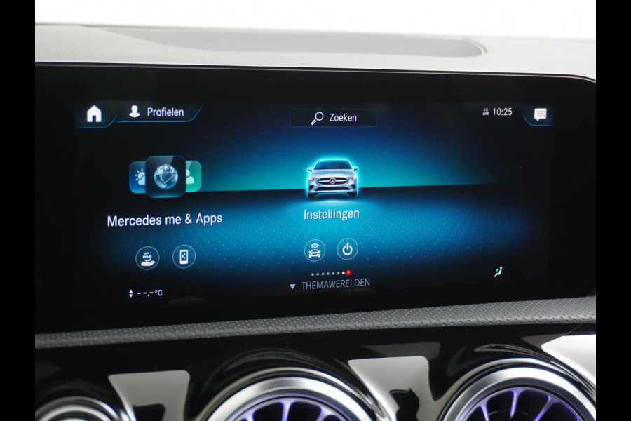 Mercedes-Benz CLA-Klasse Shooting Brake 200 AMG // Panoramadak // Sfeerverlichting // Privacy Glas // 19" Velgen // Carplay // Augmented Reality