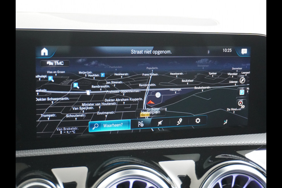 Mercedes-Benz CLA-Klasse Shooting Brake 200 AMG // Panoramadak // Sfeerverlichting // Privacy Glas // 19" Velgen // Carplay // Augmented Reality