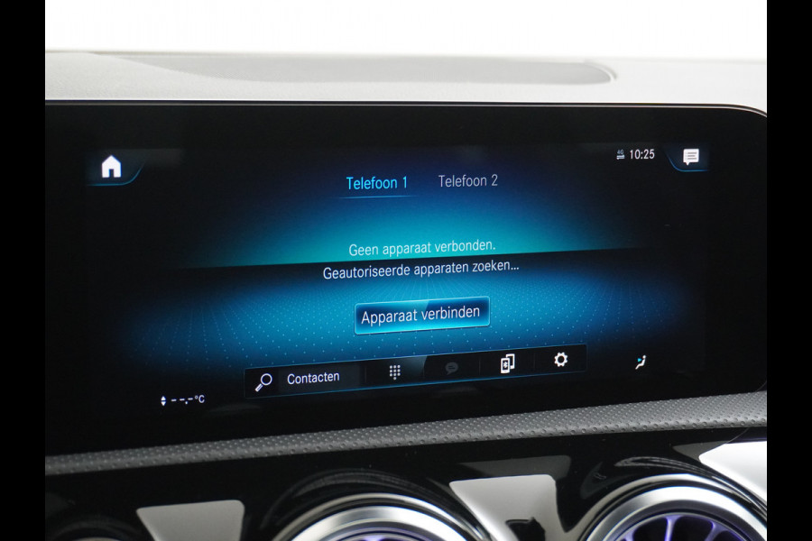 Mercedes-Benz CLA-Klasse Shooting Brake 200 AMG // Panoramadak // Sfeerverlichting // Privacy Glas // 19" Velgen // Carplay // Augmented Reality