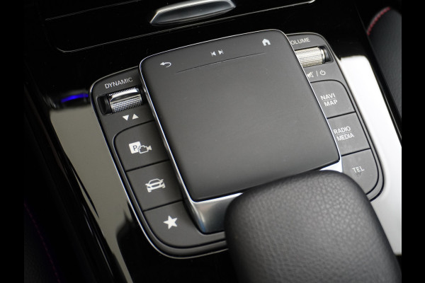 Mercedes-Benz CLA-Klasse Shooting Brake 200 AMG // Panoramadak // Sfeerverlichting // Privacy Glas // 19" Velgen // Carplay // Augmented Reality