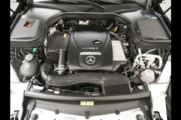 Mercedes-Benz GLC 300e AMG 4Matic // Panoramadak // Burmester // 360 Camera // Keyless // Carbon // Sfeerverlichting // Carplay