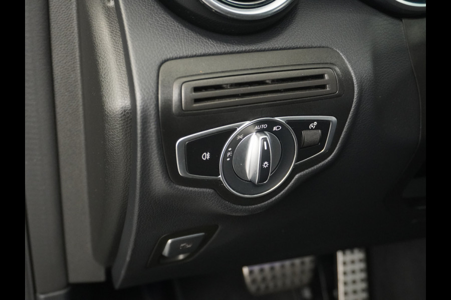 Mercedes-Benz GLC 300e AMG 4Matic // Panoramadak // Burmester // 360 Camera // Keyless // Carbon // Sfeerverlichting // Carplay