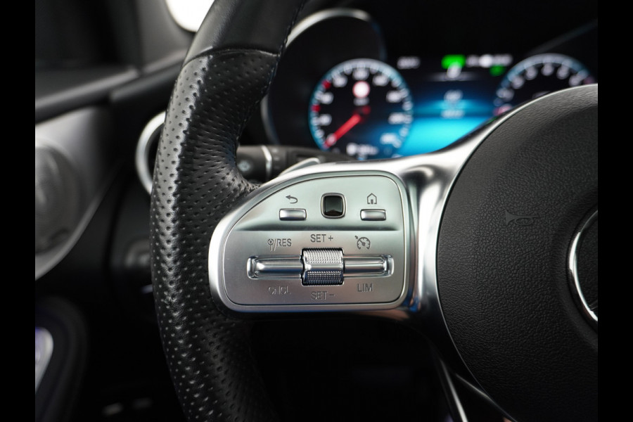 Mercedes-Benz GLC 300e AMG 4Matic // Panoramadak // Burmester // 360 Camera // Keyless // Carbon // Sfeerverlichting // Carplay