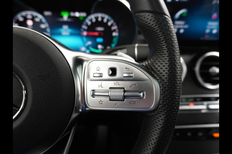Mercedes-Benz GLC 300e AMG 4Matic // Panoramadak // Burmester // 360 Camera // Keyless // Carbon // Sfeerverlichting // Carplay