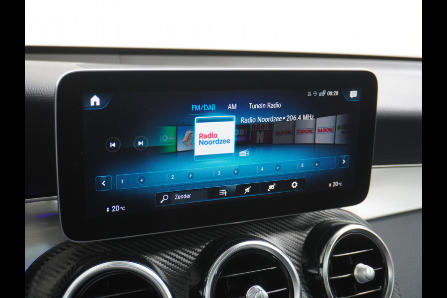 Mercedes-Benz GLC 300e AMG 4Matic // Panoramadak // Burmester // 360 Camera // Keyless // Carbon // Sfeerverlichting // Carplay