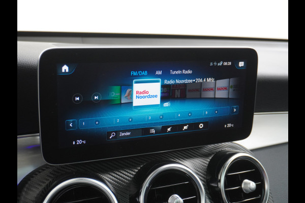 Mercedes-Benz GLC 300e AMG 4Matic // Panoramadak // Burmester // 360 Camera // Keyless // Carbon // Sfeerverlichting // Carplay