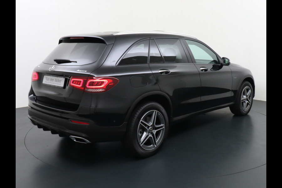 Mercedes-Benz GLC 300e AMG 4Matic // Panoramadak // Burmester // 360 Camera // Keyless // Carbon // Sfeerverlichting // Carplay