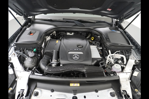 Mercedes-Benz GLC 300e Coupé AMG 4Matic // Burmester / Magno Grijs // 20 inch // Treeplanken // Night pakket