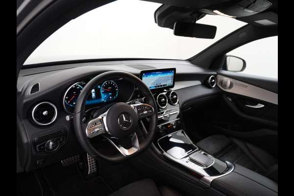 Mercedes-Benz GLC 300e Coupé AMG 4Matic // Burmester / Magno Grijs // 20 inch // Treeplanken // Night pakket