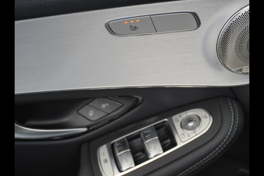 Mercedes-Benz GLC 300e Coupé AMG 4Matic // Burmester / Magno Grijs // 20 inch // Treeplanken // Night pakket