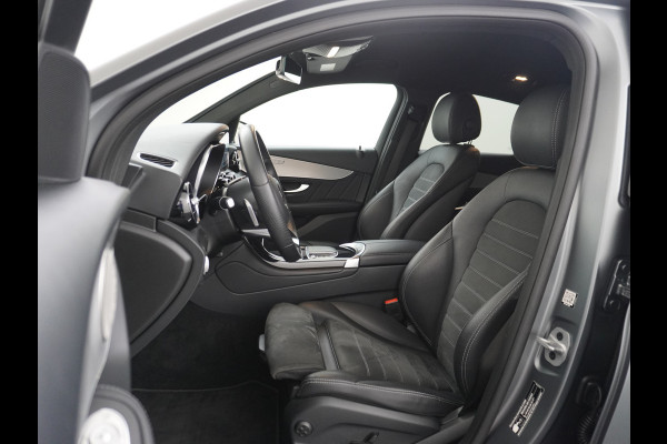 Mercedes-Benz GLC 300e Coupé AMG 4Matic // Burmester / Magno Grijs // 20 inch // Treeplanken // Night pakket