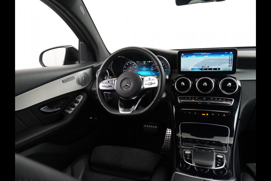 Mercedes-Benz GLC 300e Coupé AMG 4Matic // Burmester / Magno Grijs // 20 inch // Treeplanken // Night pakket
