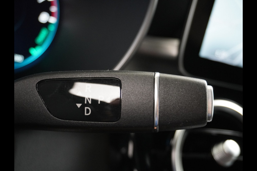 Mercedes-Benz GLC 300e Coupé AMG 4Matic // Burmester / Magno Grijs // 20 inch // Treeplanken // Night pakket