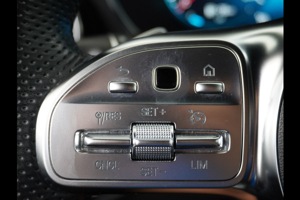 Mercedes-Benz GLC 300e Coupé AMG 4Matic // Burmester / Magno Grijs // 20 inch // Treeplanken // Night pakket