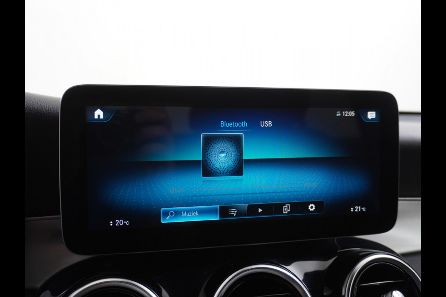 Mercedes-Benz GLC 300e Coupé AMG 4Matic // Burmester / Magno Grijs // 20 inch // Treeplanken // Night pakket