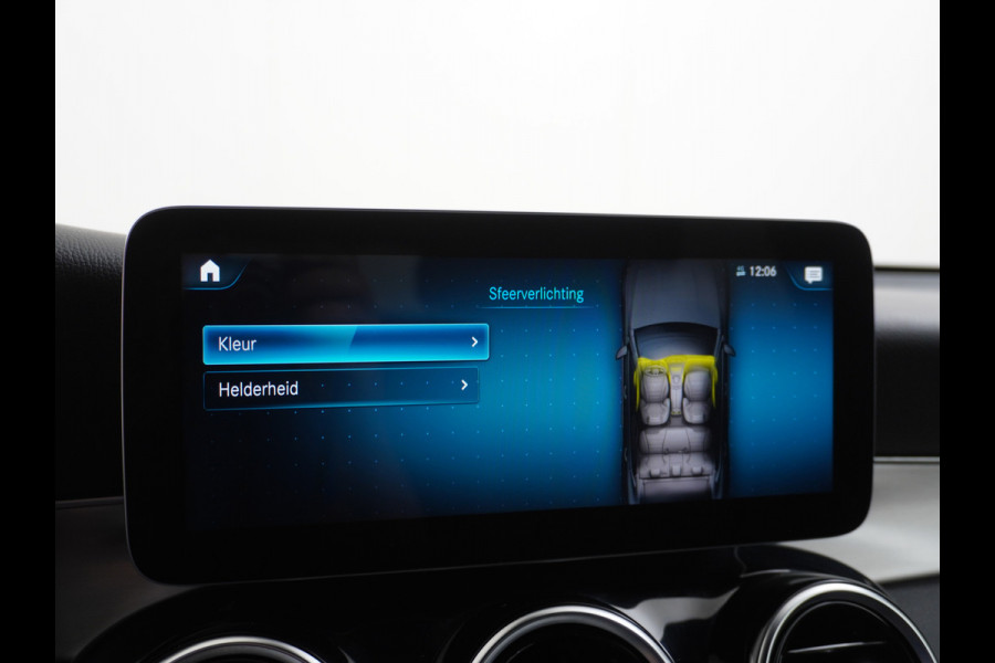 Mercedes-Benz GLC 300e Coupé AMG 4Matic // Burmester / Magno Grijs // 20 inch // Treeplanken // Night pakket