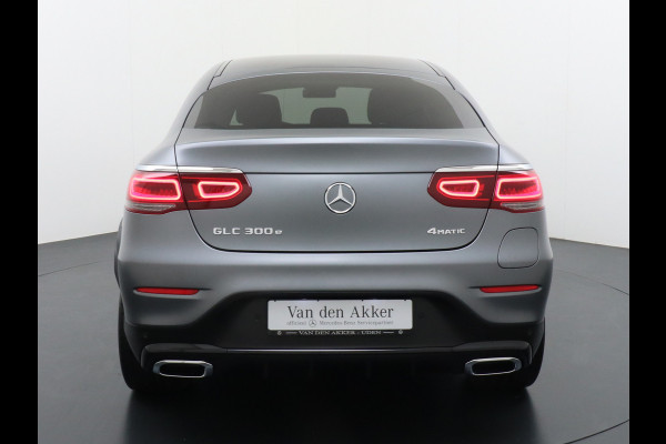 Mercedes-Benz GLC 300e Coupé AMG 4Matic // Burmester / Magno Grijs // 20 inch // Treeplanken // Night pakket