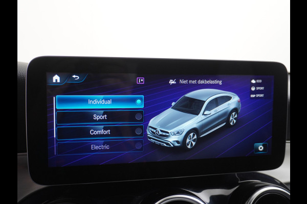 Mercedes-Benz GLC 300e Coupé AMG 4Matic // Burmester / Magno Grijs // 20 inch // Treeplanken // Night pakket