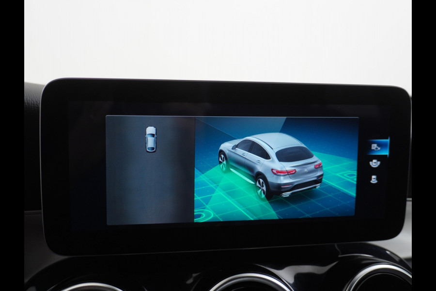 Mercedes-Benz GLC 300e Coupé AMG 4Matic // Burmester / Magno Grijs // 20 inch // Treeplanken // Night pakket