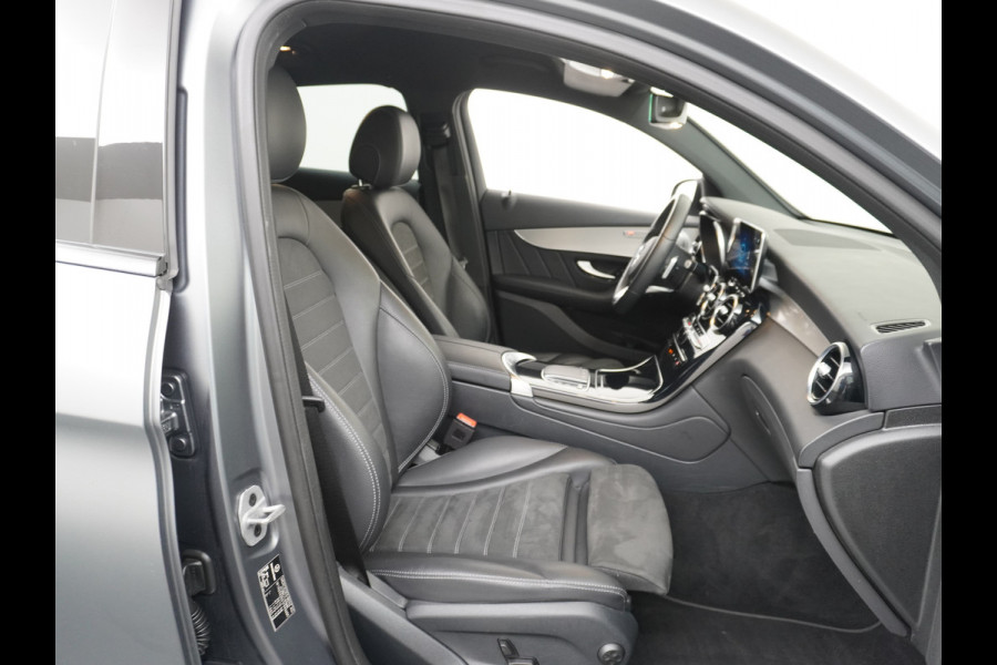 Mercedes-Benz GLC 300e Coupé AMG 4Matic // Burmester / Magno Grijs // 20 inch // Treeplanken // Night pakket