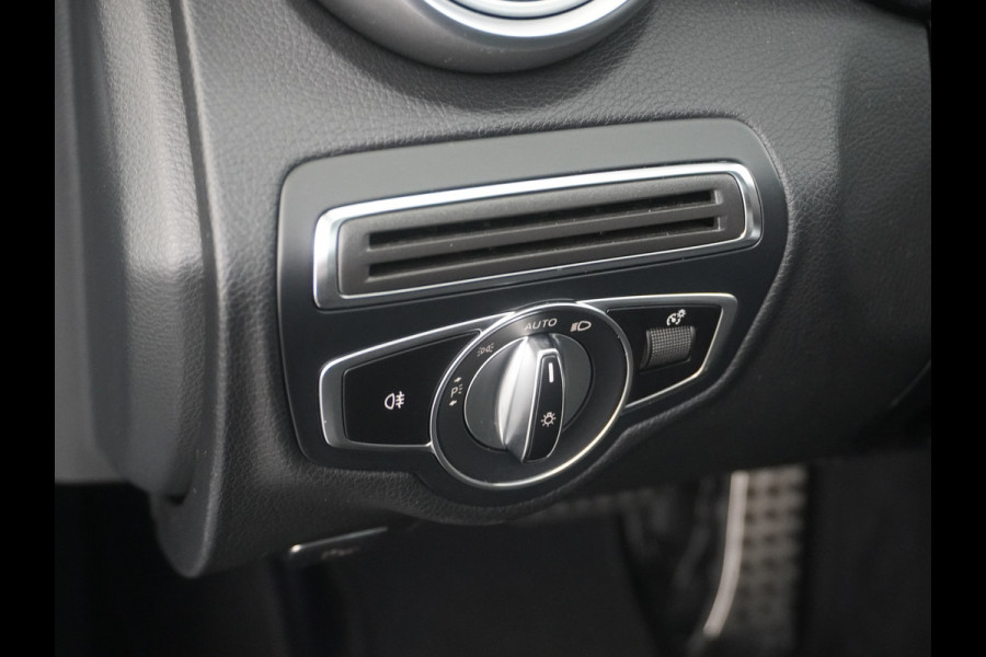 Mercedes-Benz C-Klasse 180 AMG 180 AMG // Panoramadak // MultiBeam LED // Nightpakket // Digitaal Dashbord // Carplay // Sfeerverlichting