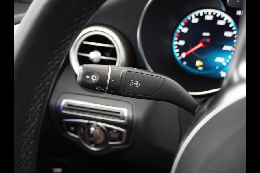 Mercedes-Benz C-Klasse 180 AMG 180 AMG // Panoramadak // MultiBeam LED // Nightpakket // Digitaal Dashbord // Carplay // Sfeerverlichting