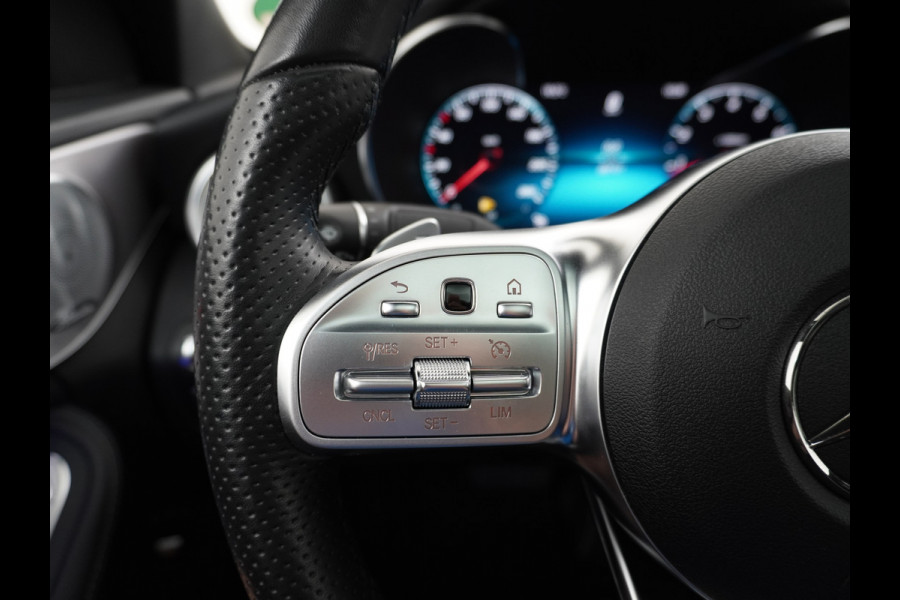 Mercedes-Benz C-Klasse 180 AMG 180 AMG // Panoramadak // MultiBeam LED // Nightpakket // Digitaal Dashbord // Carplay // Sfeerverlichting