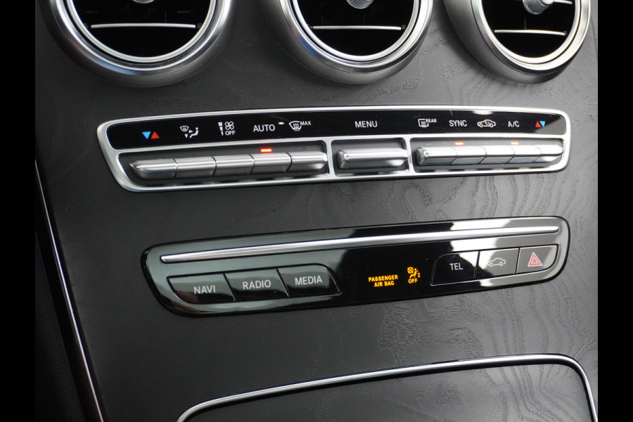 Mercedes-Benz C-Klasse 180 AMG 180 AMG // Panoramadak // MultiBeam LED // Nightpakket // Digitaal Dashbord // Carplay // Sfeerverlichting