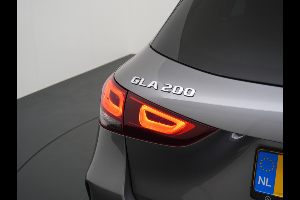 Mercedes-Benz GLA 200 AMG // Camera // Sfeerverlichting // Night Pakket // Augmented Reality // Carplay // 19" Muli Spaak Velgen