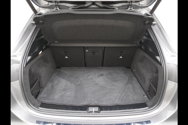 Mercedes-Benz GLA 200 AMG // Camera // Sfeerverlichting // Night Pakket // Augmented Reality // Carplay // 19" Muli Spaak Velgen