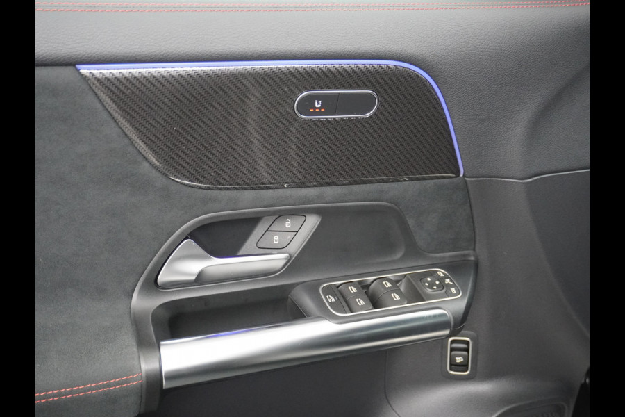 Mercedes-Benz GLA 200 AMG // Camera // Sfeerverlichting // Night Pakket // Augmented Reality // Carplay // 19" Muli Spaak Velgen