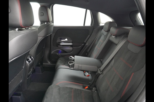 Mercedes-Benz GLA 200 AMG // Camera // Sfeerverlichting // Night Pakket // Augmented Reality // Carplay // 19" Muli Spaak Velgen