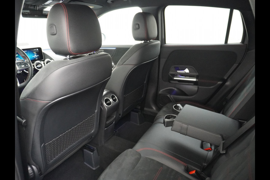 Mercedes-Benz GLA 200 AMG // Camera // Sfeerverlichting // Night Pakket // Augmented Reality // Carplay // 19" Muli Spaak Velgen