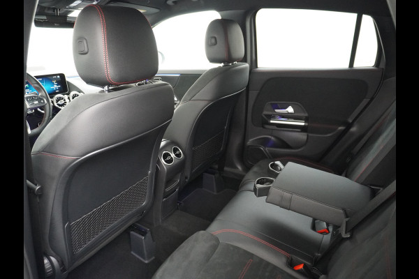 Mercedes-Benz GLA 200 AMG // Camera // Sfeerverlichting // Night Pakket // Augmented Reality // Carplay // 19" Muli Spaak Velgen