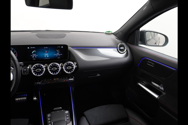 Mercedes-Benz GLA 200 AMG // Camera // Sfeerverlichting // Night Pakket // Augmented Reality // Carplay // 19" Muli Spaak Velgen